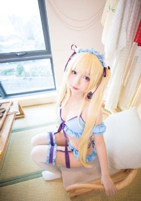 校园伸入裙底揉捏1v1h_免费观看字幕